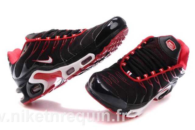 requin tn noir rouge (3).JPG